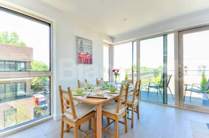 			NEW INSTRUCTION, 2 Bedroom, 1 bath, 1 reception Apartment			 Tyler Court. New Paragon Walk, Elephant and Castle